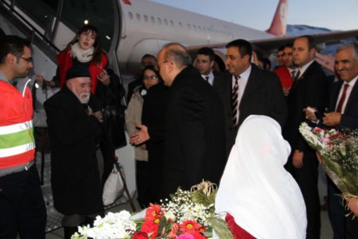 Ahıska Türkleri, Erzincan’da Çiçeklerle Karşılandı